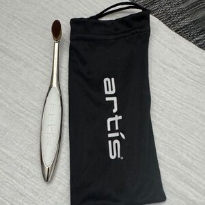 Artis Elite Oval 3 Brush Silver and White Oval Brush with Black Pouch
